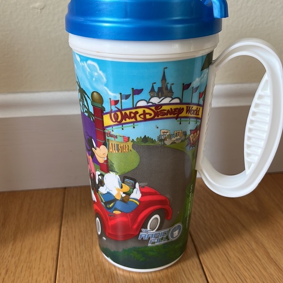 5 for $25 🛍️ Disney Parks Cups - Picture 5 of 8